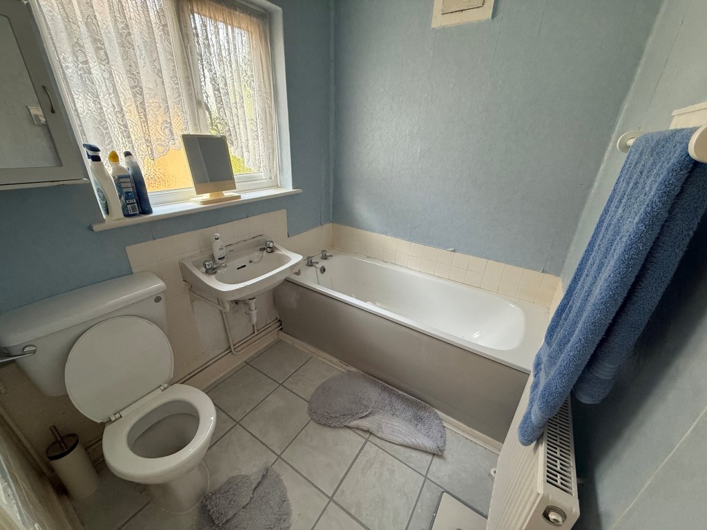 Lot: 226 - THREE-BEDROOM SEMI-DETACHED HOUSE FOR IMPROVEMENT - Three piece bathroom with bath, basin and w/c